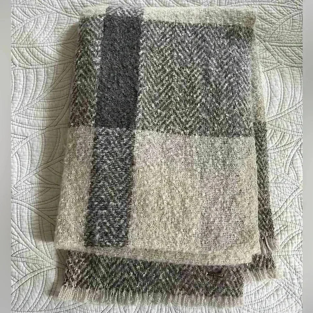 Gray plaid scarf